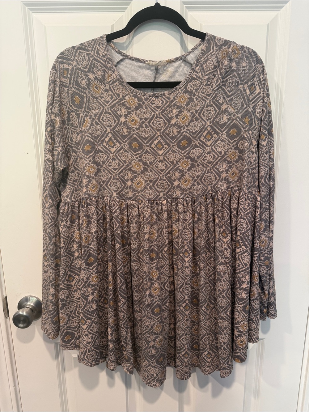 easel Gray Geometric Tunic with Mustard Motifs